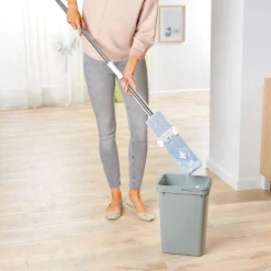 Wischmopp mit Sprühfunktion